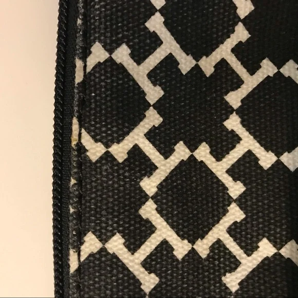 ✨HP✨Tommy Hilfiger Adjustable Crossbody Purse - Picture 10 of 11